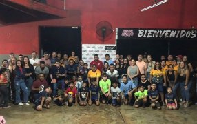 Apóstoles: El Ministro Adolfo Safrán junto a la Intendente María Eugenia Safrán, participaron de una reunión de la Escuela de Fútbol “Los Peques”