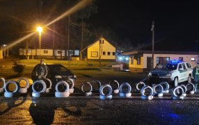 Incautación de un vehículo con pedido de secuestro por robo y neumáticos de diferentes medidas y marcas procedencia extranjera