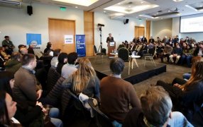 La juventud del campo se hizo sentir en La Rural de Palermo y planteó el desafío de fortalecer el arraigo, más de 500 chicos de escuelas rurales visitaron la muestra ganadera