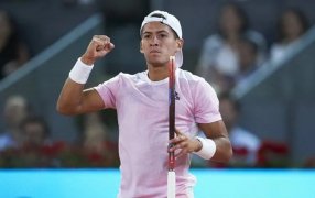 Tenis: Sebastián Báez venció a Pedro Cachín y se metió en los cuartos de final del Open de Lyon
