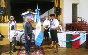 Apóstoles: El INYM donó de una bandera de ceremonia a la Agrupación Tradicionalista “El Rejunte”