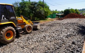 Apóstoles: Se avanza con la segunda etapa de las obras sobre de calle La Rioja en el Barrio Santa Bárbara
