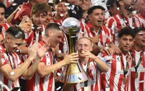 Estudiantes de La Plata se lo dio vuelta a Platense sobre la hora y se consagró campeón del Trofeo de Campeones