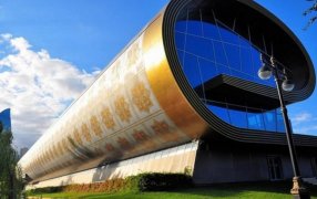 El Museo Nacional de Alfombras de Azerbaiyán expone "La Nueva Historia de Kelaghayi"