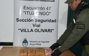 Automóvil con cigarrillos evadió control de Gendarmería Nacional: El vehículo fue hallado siniestrado y sin ocupantes
