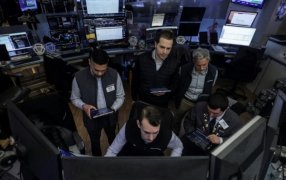 Siguió la racha alcista para acciones argentinas y el riesgo país volvió a caer debajo de los 500 puntos