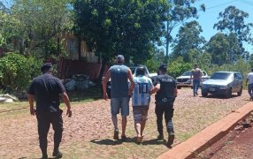 Detuvieron a un prófugo acusado de mantener cautiva y amenazar de muerte a su pareja en la ciudad de Leandro N. Alem