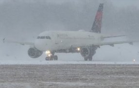 Al menos nueve mil vuelos afectados en Estados Unidos por las intensas nevadas que azotan a varias regiones del país