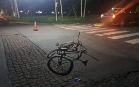 Posadas: Siniestro vial entre una camioneta y una bicicleta dejó un hombre de 78 años lesionado