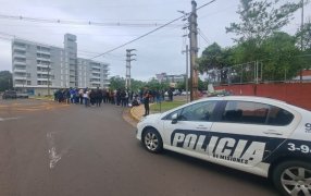 Posadas: Manifestantes interrumpieron el tránsito sobre calle Gendarmería Nacional, en reclamo de un aumento salarial