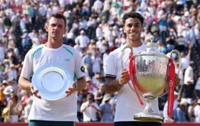 Tenis: Tras vencer al estadounidense Tommy Paul, el argentino Francisco Cerúndolo es campeón en Queen's