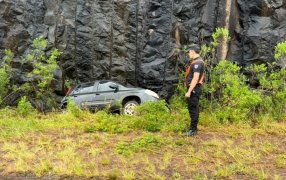 Dos despistes sin heridos en rutas provinciales: La Policía de Misiones se recomienda extrema precaución al conducir con calzada mojada