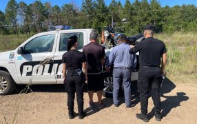 Detuvieron a dos individuos que realizaban presuntamente disparos desde una motocicleta en la localidad de Profundidad y secuestraron un revólver