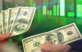 Fuerte impulso: El riesgo país cae 5% y los bonos en dólares rebotan con fuerza luego de la recategorización de Fitch