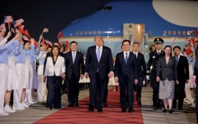 Donald Trump llegó a China para reunirse con Xi Jinping en medio de tensiones comerciales y la guerra contra Irán