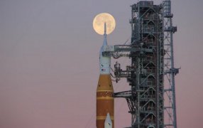 Lanzamiento de la misión Artemis II a la Luna, con los astronautas en la nave, se revisan los últimos detalles técnicos