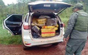 Transportaban más de 900 kilos de marihuana: El vehículo utilizado contaba con pedido de secuestro