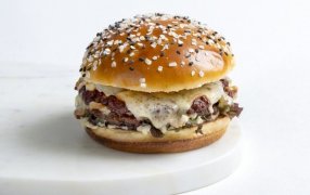 Día de la Hamburguesa: La evolución del pan que acompaña al clásico más famoso