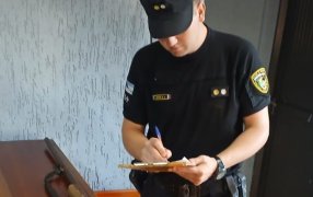 Se le habría escapado un disparo: Un hombre resultó gravemente herido tras autolesionarse con un arma de fuego en la ciudad de Oberá