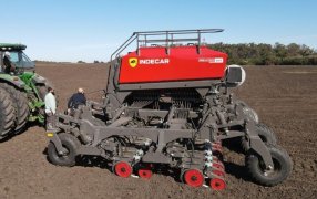 INDECAR presenta un nuevo fondo dosificador para su sembradora estrella