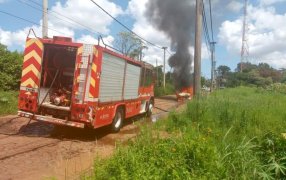Se incendió un vehículo en el Municipio misionero de Garupá, se registraron solo daños materiales