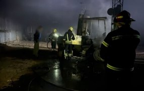 Oberá: Bomberos de la Policía y Voluntarios, controlaron un incendio en un aserradero del Paraje Guayabera Las Treinta, no hubo personas lesionadas