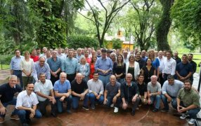 Misiones: El Gobernador Hugo Passalacqua se reunió con Intendentes para evaluar el 2025 y trabajar sobre una agenda común