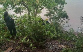 Despiste y caída del vehículo a un arroyo dejó dos personas hospitalizadas en el Municipio de Wanda