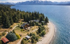 Graffiti Camp Patagonia: Referentes del graffiti Argentino se juntan hacer arte en frente al Lago Nahuel Huapi