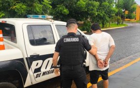 La Policía de Misiones irrumpió en una vivienda y detuvo a un hombre que maltrataba a su madre en la ciudad de Apóstoles