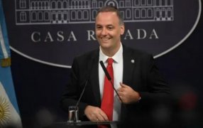 Ejercerá funciones ad honorem: Manuel Adorni fue designado dentro del Directorio de YPF, será el representante del Gobierno Nacional