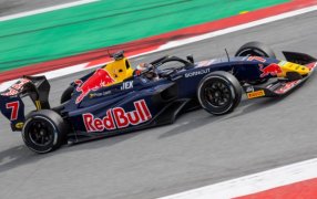 Fórmula 3: El piloto italo-argentino de la Academia de Red Bull Mattia Colnaghi giró en Barcelona