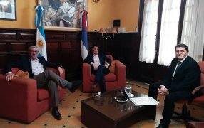 El Ministro Adolfo Safrán mantuvo una reunión con los Gerentes del Banco Galicia; Gabriel Fragoso y Julián Giménez, tras la inauguración de la sucursal Apóstoles de entidad bancaria