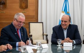El Gobernador Passalacqua firmó convenios con el Jefe de Gabinete Francos para la finalización de obras de Nación en la provincia de Misiones