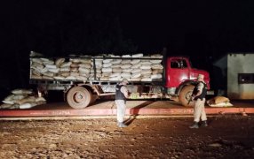 Misiones: Prefectura Naval Argentina incautó más de diez toneladas de soja durante un operativo