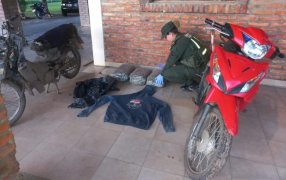 Tres personas dejaron atrás sus motos y marihuana al huir de Gendarmería Nacional: Previamente los individuos habían evadido un dispositivo de control