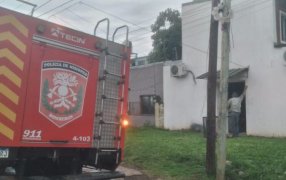 Incendio destruyó una vivienda en el Barrio San Juan Evangelista en el conurbano de la ciudad misionera de Posadas