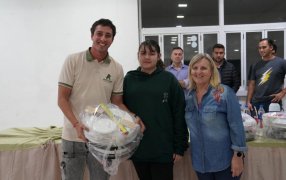 Apóstoles: Entrega de instrumentos musicales a instituciones educativas para ser utilizados en la Estudiantina 2025