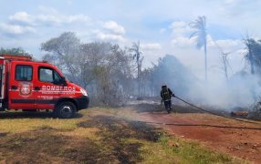Bomberos de la Policía de Misiones fortalecen sus guardias ante la alerta por incendios en la provincia