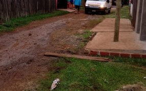Posadas: Efectivos policiales encontraron a un hombre de 29 años, tendido en la vía pública con una herida de arma blanca en la zona del tórax
