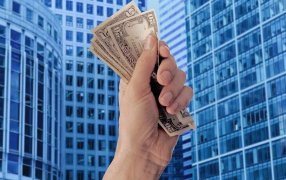 Mayor suba diaria en un mes: El dólar blue se dispara, supera los 300 pesos y marca nuevo récord desde la corrida de Julio
