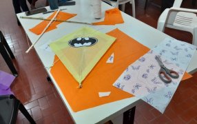 Apóstoles: Taller Infantil "Hagamos un Barrilete", una actividad diseñada para los niños de la comunidad durante las vacaciones de invierno