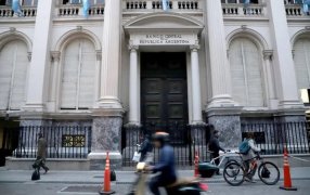 Este lunes el BCRA se deprendió de 100 millones de dólares