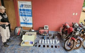 Prefectura incautó más de 37 toneladas de maíz y soja, además, se incautaron tres motocicletas, dos camiones, una cinta transportadora, celulares, otros artículos informáticos, máquinas de coser y ovillos de hilo