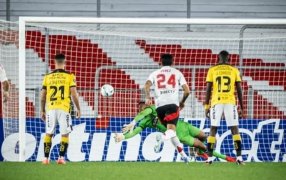 Sebastián Driussi falló un penal: River Plate no pudo con Barcelona de Ecuador y empató 0 a 0 en la Libertadores