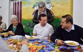 Claudio "Beto" Roa se reúne con Jubilados en la Asociación "Hilos de Plata" y comparte almuerzo junto al Presidente de la Cámara de Representantes, Oscar Herrera Ahuad, generando un espacio de diálogo y camaradería entre los presentes