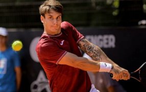 Tenis: Camilo Ugo Carabelli conquistó el AAT Challenger de Villa María, el argentino se impuso frente al neerlandés Jesper de Jong