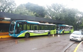 Sobre llovido, mojado: Desde este lunes, viajar en el Transporte Urbano de Pasajeros en Apóstoles, el “Boleto” es más caro