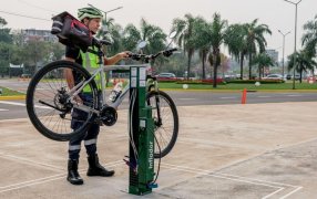 Posadas: Instalan el primer BIMUBOX para reparación de bicicletas en la Costanera