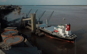 Celebran la agroindustria y el Gobierno: La molienda y los despachos de aceite de soja rompen récords